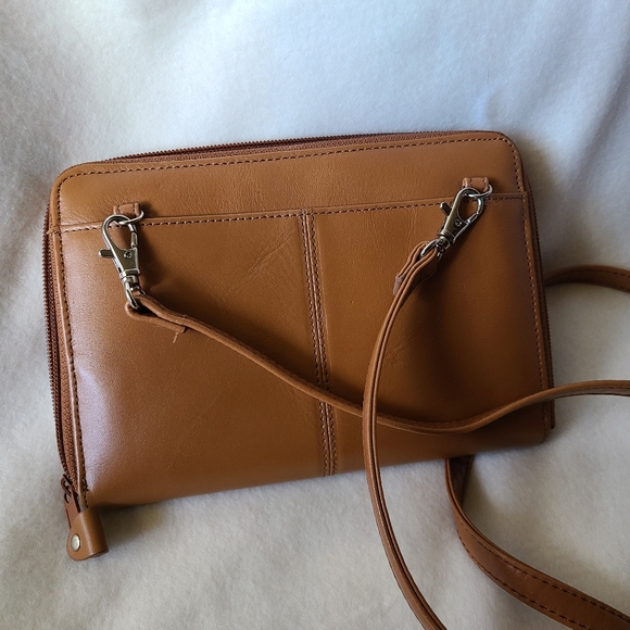 Etienne Aigner Travel purse - Picture 4 of 5